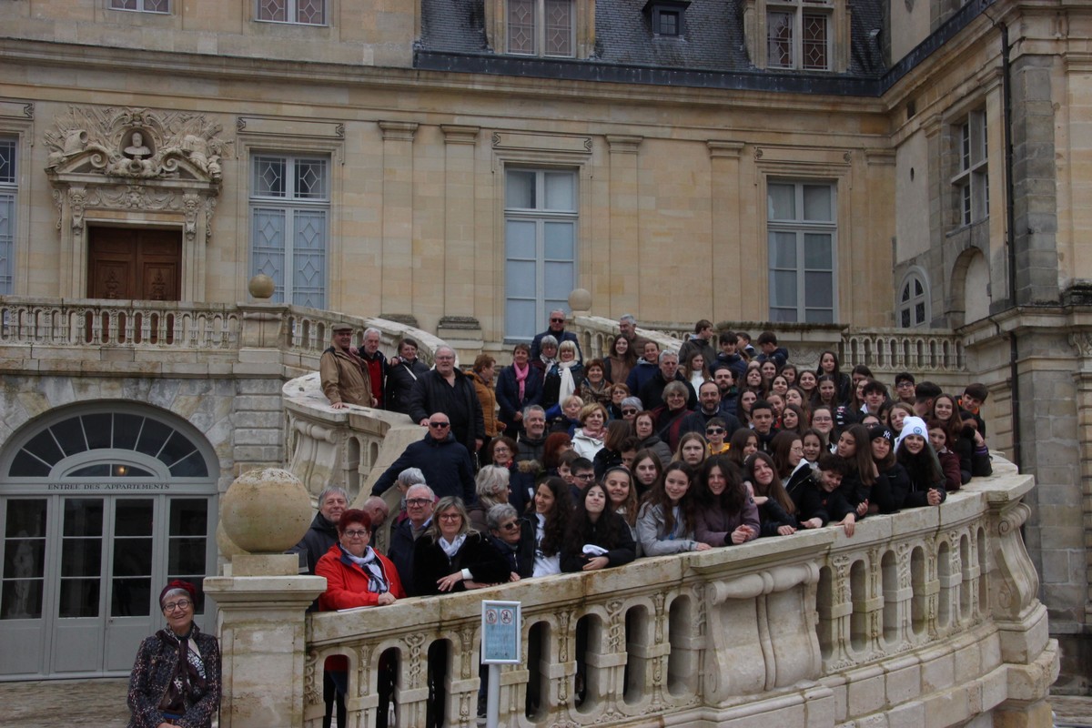 GROUPE-ESCALIER-FONTAINEBLEAU0001