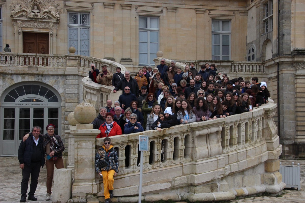GROUPE-ESCALIER-FONTAINEBLEAU0014